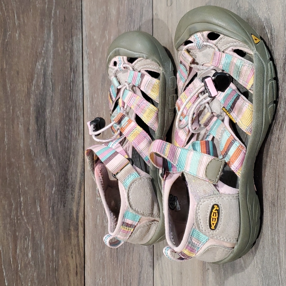 Keen waterproof outdoor hiking sandals shoes big girls sz 4